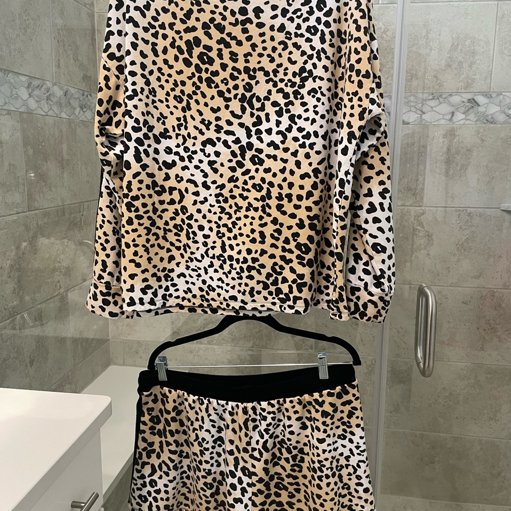 Cheetah lounge set